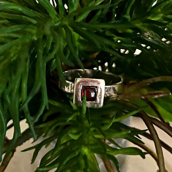 Silpada Vintage Rare .925 Sterling Silver Garnet Square Ring - Picture 8 of 10